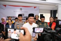 Penjabat Gubernur Jabar Bey Machmudin saat ‘Doa Bersama Lintas Agama menuju Pilkada Jawa Barat Aman dan Kondusif’ berlangsung di Gedung Pakuan Bandung, Senin (25/11/2024).(Foto: biro adpim)


