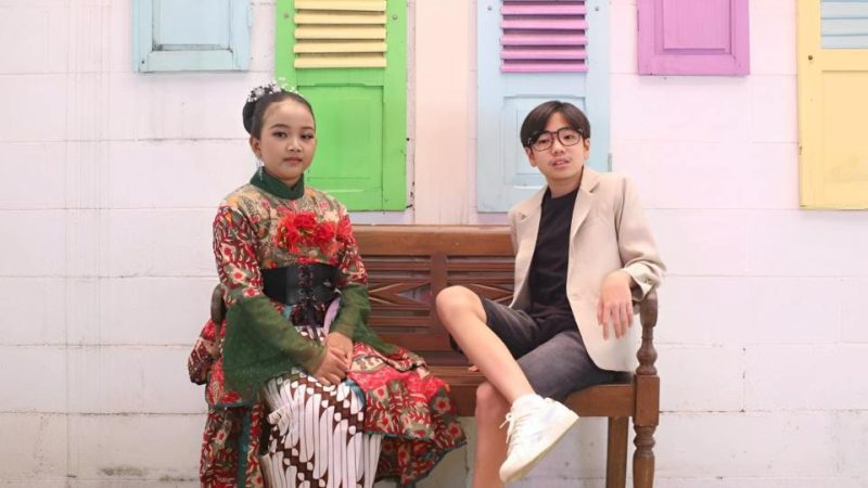 Sheffa Handika dan Kenneth Trevi berduet di lagu Mak Jreng. (Dok. Istimewa)
