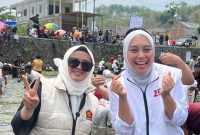 Cawabup Garut, Putri Karlina, bersama Dila Nurul Fadilah, Kader Gerindra sekaligus loyalis Paslon Syakur Putri (Foto: Ist)