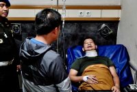  Penjabat Gubernur Jawa Barat Bey Machmudin menjenguk para korban kecelakaan beruntun Tol Cipularang KM 92 di RS Abdul Radjak, Purwakarta, Senin (11/11/2024) malam.(Foto: biro dokpim)
