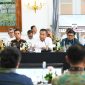 
Pj Gubernur Jabar Bey Machmudin menerima jajaran Komisi II DPR RI dalam kunjungan kerja spesifik terkait kesiapan Pilkada Serentak Tahun 2024,  di Gedung Negara Pakuan, Kota Bandung, Rabu (13 /11/2024).(Foto: Biro Adpim Jabar)

