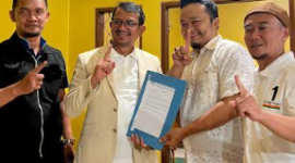 IKADAM Garut secara resmi menyatakan dukungandi Helmi Budiman dan Yudi Nugraha Lasminingrat pada Pilkada garut 2024, Rabu (13/11/2024)(Foto: Istimewa)