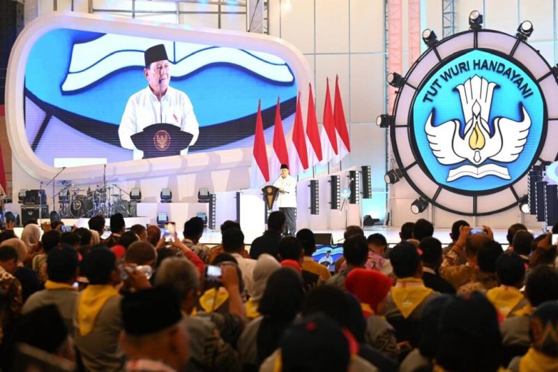 Presiden Prabowo Subianto memberikan sambutan dalam acara Puncak Peringatan Hari Guru Nasional Tahun 2024 di Velodrome Rawamangun, Jakarta, Kamis (28/11/2024) sore. (Foto: BPMI Setpres/Kris)
