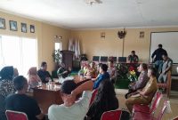 Polsek Wanaraja bersama unsur Forkopimcam Wanaraja gelar mediasi antara pemilik peternakan burung puyuh dan warga masyarakat sekitar peternakan di Aula Desa Wanasari, Kecamatan Wanaraja, Kabupaten Garut, Selasa (10/12/2024(Foto: Ist)
