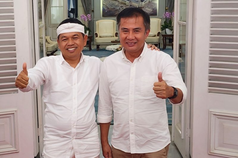 
Penjabat Gubernur Jabar Bey Machmudin saat bertemu dengan Gubernur Jabar terpilih Dedi Mulyadi di Gedung Pakuan, Kota Bandung, Rabu (22/1/2025).(Foto: deram/dara)
