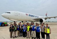 
Bandara Internasional Jawa Barat (BIJB) Kertajati melayani pengiriman ratusan hewan hidup melalui penerbangan kargo.(Foto: deram/dara)
