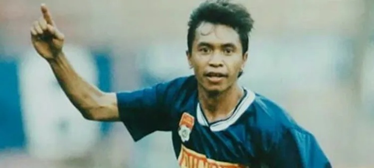 

Legenda Persib Bandung, Sutiono Lamso.(Foto: Ari Irpan/Story youtube Persib)

