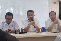 Agus Mulya Sutanto (tengah) saat memimpin rapat di hadapan para pengurus cabor (Foto: Istimewa)