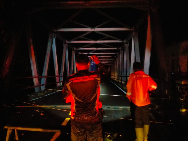  Tim gabungan dari Badan Penanggulangan Bencana Daerah (BPBD) Jawa Barat, BPBD Kabupaten Sukabumi, melakukan upaya penanganan dan pencarian korban  Kamis (6/3/2025). (Foto: BPBD Jabar)
