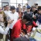 Menteri Sosial (Mensos) Saifullah Yusuf meninjau Pusat Kesejahteraan Sosial (Puskesos) 