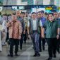 Sekretaris Kabinet (Seskab) Teddy Indra Wijaya bersama dengan Menteri Perhubungan (Menhub) Dudy Purwagandhi dan Menteri Badan Usaha Milik Negara (BUMN) Erick Thohir meninjau Terminal 2 Bandar Udara (Bandara) Soekarno Hatta, di Tangerang, Banten, Sabtu (01/03/2024)(Foto: Setkab)
