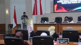 
DPRD Kabupaten Sukabumi gelar Rapat Paripurna dengan agenda Penyampaian Nota Pengantar Raperda tentang Perubahan Perda Nomor 15 Tahun 2023 tentang Pajak dan Retribusi Daerah, di Ruang Rapat DPRD Kabupaten Sukabumi, Kamis (10/4/2025). (Foto: istimewa)
