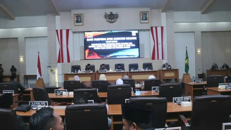 
Suasana ruang Rapat Paripurna  DPRD Kabupaten Sukabumi, Jumat (11/4/2025).(Foto: Ist)
