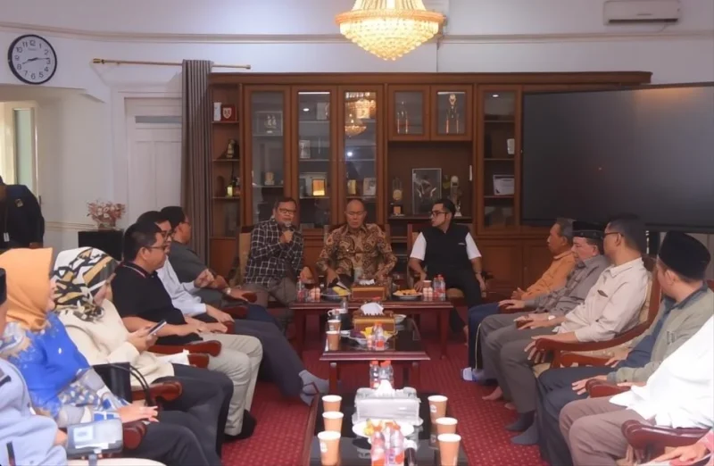 
Wali Kota Sukabumi Gelar Coffe Morning Bersama DPRD, Bahas Peningkatan PAD dan Sinergi Pembangunan. (Foto: Ist)
