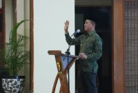Bupati Bandung Dadang Supriatna memberikan sambutan pada Halal bi Halal bersama Pengurus Cabang Nahdlatul Ulama (PCNU) dan Sosialisasi Program MBG dari Dinas Koperasi dan UKM Kabupaten Bandung serta Badan Gizi Nasional (BGN), di Gedung Mochammad Toha Soreang, Kamis (24/4/2025).(Foto: maji/dara)
