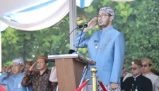 Bupati Bandung Barat Jeje Ritchie Ismail saat menjadi Pembina Upacara Hardiknas Tahun 2025 (Foto: Istimewa)