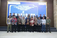 Jeje Ritchie Ismail, Ketua DPRD KBB, Muhammad Mahdi sejumlah pejabat KBB serta BPK RI Perwakilan Jabar saat menerima opini WTP. (Doc.Prokopim)