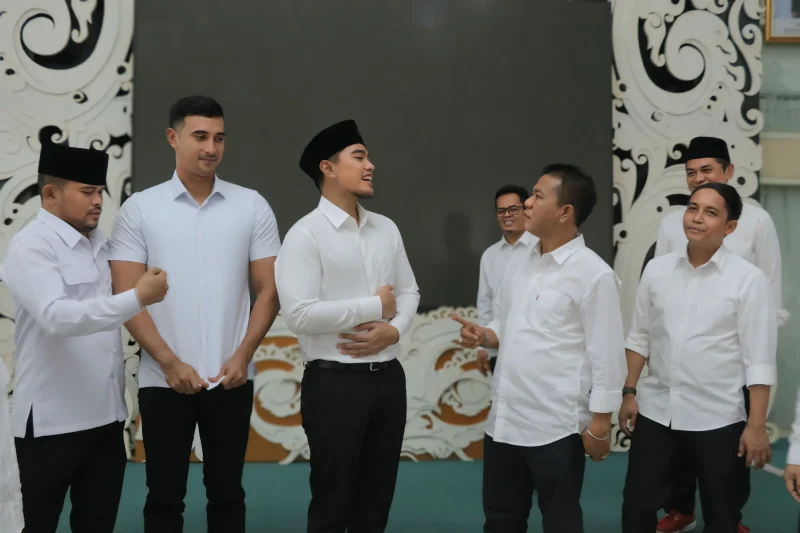 Ketua Umum Partai Solidaritas Indonesia (PSI), Kaesang Pangarep, mengunjungi Bupati Bandung Dadang Supriatna di Rumah Dinas Bupati Bandung di Komplek Pemkab Bandung Soreang, Kamis (1/5/2025) pagi. Tampak menemani Wakil Bupati Ali Syakieb, dan Sekjen PSI, Raja Juli Antoni. (Foto: maji/dara)