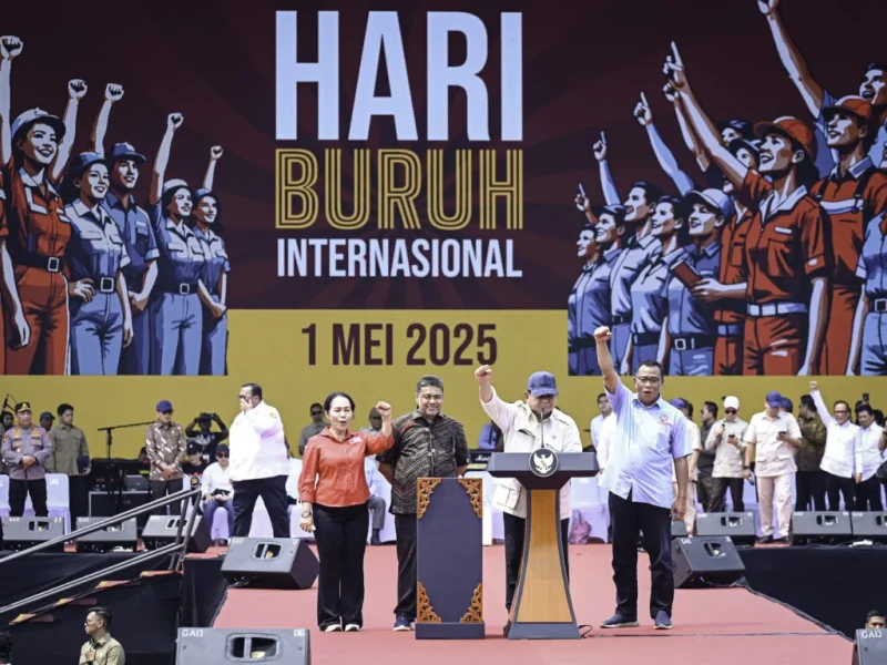 Presiden Prabowo Subianto hadir dalam acara peringatan Hari Buruh Internasional Tahun 2025 yang diselenggarakan di kawasan Monumen Nasional (Monas), Jakarta, pada Kamis, 1 Mei 2025. (Foto: BPMI Setpres)
