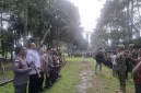 Wabup Bandung Barat Asep Ismail, Kepala Satpol PP KBB Ludi Awaludin, Asda 1 KBB Asep Sehabudin serta undangan lainnya serempak menabuh kentongan (Foto: Istimewa)