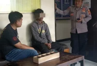 MSA (19), tersangka pembunuhan di Kabupaten Ciamis saat diamankan polisi di Polsek Kadungora, Polres Garut, Rabu (4/6/2025).(Foto: Istimewa)