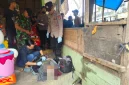 Mayat pria di samping pangkalan ojek Pasar Andir Bayongbong, Kabupaten Garut hebohkan warga, Selasa (27/6/2025)(Foto: Istimewa)