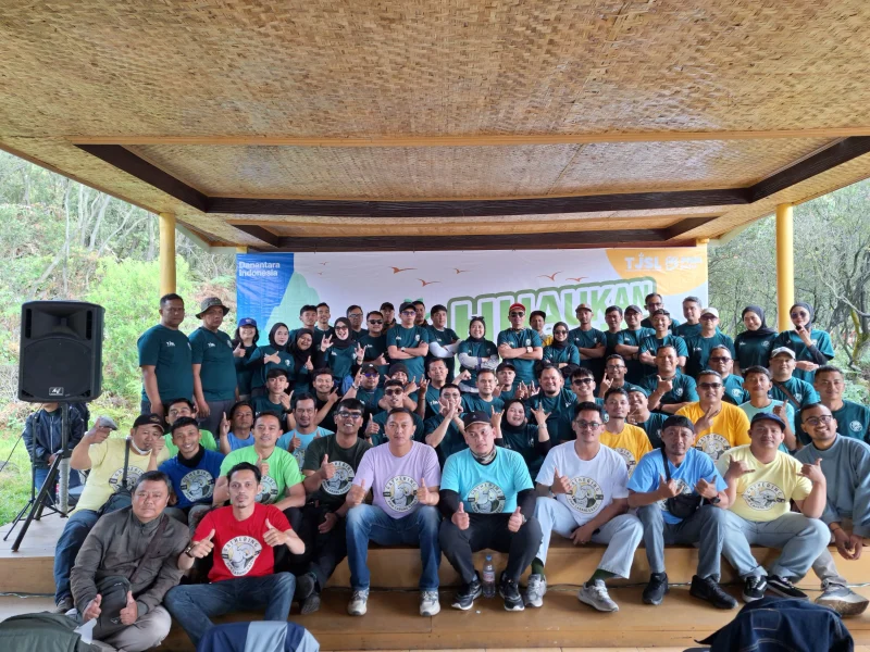 PNM Cabang Garut menggelar aksi penanaman 500 pohon bertajuk “PNM Hijaukan Indonesia” melalui Program TJSL di kawasan Taman Wisata Alam (TWA) Gunung Papandayan, Kecamatan Cisurupan, Kabupaten Garut pada Sabtu (21/6/2025)(Foto: Istimewa)
