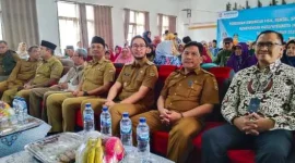 Jeje Ritchie Ismail didampingi para Kepala Perangkat Daerah meluncurkan program Musdarling di Desa Sirnajaya, Kecamatan Gununghalu (Foto: Istimewa)