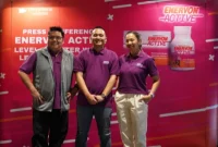 (Dari kiri ke kanan) dr. Michael Reo, Dokter Pemerhati Kesehatan, Pradipa Osadawedya Syarif,
Brand Manager Health Supplement Enervon, dan Devina Mahendriyani, Founder Grow.inc &
Lifestyle Content Creator secara resmi peluncuran kampanye Level Up After Work with Enervon
Active untuk mengajak generasi MZ berkomitmen memulai langkah aktif untuk tetap bertenaga,
penuh energi, dan produktif setelah jam kerja melalui gerakan positif dan inspiratif (Foto: Istimewa)