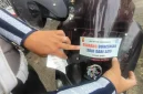 
Hari pertama Operasi Patuh Lodaya, Satlantas Polres Garut lebih mengedepankan pendekatan edukatif dan persuasif dengan memberikan teguran langsung di lapangan, Senin (14/7/2024). 
(Foto: andre/dara)