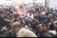 Pesta Rakyat yang digelar dalam rangkaian pernikahan Maula Akbar Mulyadi Putra, anak Gubernur Jawa Barat Dedi Mulyadi, dengan Wakil Bupati Garut  Luthfianisa Putri Karlina, menewaskan tiga warga.Peristiwanya terjadi gerbang barat alun-alun Kabupaten Garut, Jawa Barat, Jumat (18/7/2025). (Foto: Ist)