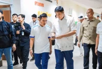 Bupati Bandung Dadang Supriatna bersama Ketua Steering Committee Piala Presiden 2025, Maruarar Sirait, meninjau Stadion si Jalak Harupat, Soreang, Kabupaten Bandung.(Foto: maji/dara)
