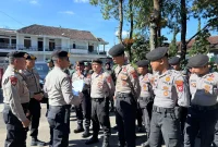 Ratusan pesonel gabungan dari kepolisian dan TNI dikerahkan untuk mengamankan jalannya eksekusi Ruko sengketa di wilayah Kecamatan Cikajang, Kabupaten Garut, Rabu (23/7/2025)(Foto: Istimewa)