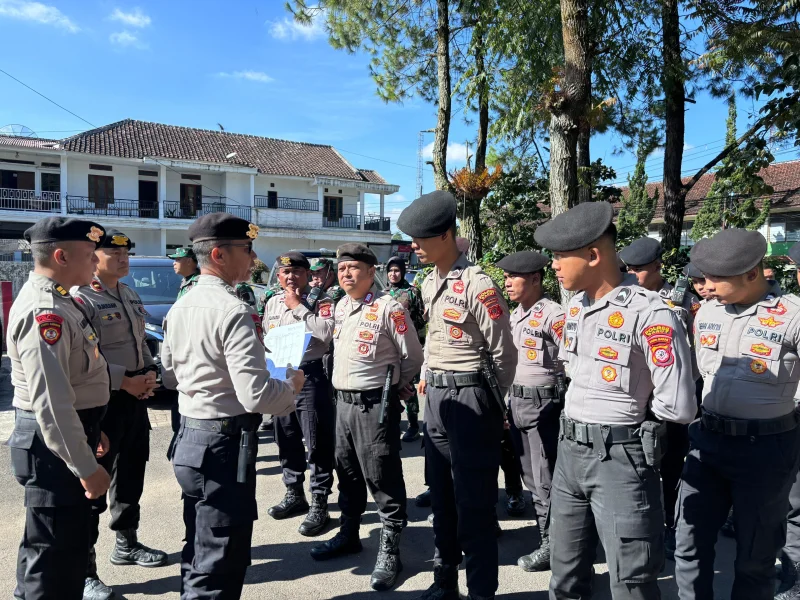 Ratusan pesonel gabungan dari kepolisian dan TNI dikerahkan untuk mengamankan jalannya eksekusi Ruko sengketa di wilayah Kecamatan Cikajang, Kabupaten Garut, Rabu (23/7/2025)(Foto: Istimewa)