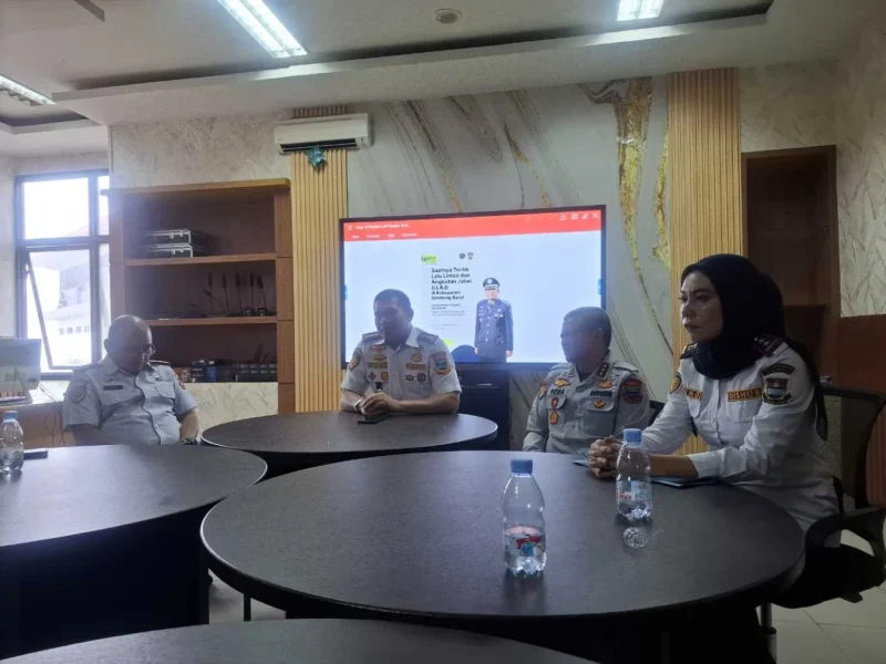 Dinas Perhubungan (Dishub) Kabupaten Bandung Barat (KBB) rapat teknis terkait optimalisasi Tertib Lalu Lintas dan Angkutan Jalan (LLAJ) di sejumlah ruas jalan.(Foto: heny/dara)
