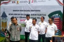 
Deputi Bidang Pendidikan dan Peran Serta Masyarakat KPK RI, Wawan Wardiana dan Bupati Bandung, Dadang Supriatna hadir di acara Bimbingan Teknis Keluarga Berintegritas bagi Aparatur Sipil Negara (ASN) di Lingkungan Pemkab Bandung di Gedung Kalandra Grand Sunshine Hotel, Soreang, Selasa (12/8/2025).(Foto: maji/dara)
