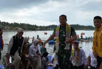 
Kunjungan Kepala Staf TNI Angkatan Darat (KASAD), Jenderal TNI Maruli Simajuntak, di objek wisata Situ Bagendit, Kecamatan Banyuresmi, Kabupaten Garut, Selasa (12/8/2025).(Foto:andre/dara)
