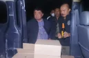 
Bupati Garut, Abdusy Syakur Amin, melihat barang bukti ratusan botol miras yang dirazia Satpol PP Garut di wilayah Kecamatan Garut Kota, Kabupaten Garut, Selasa malam (12/8/2025).(Foto: andre/dara)
