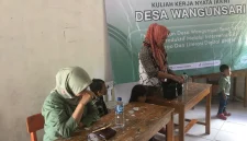 
Program Lumbung Gizi yang digagas mahasiswa Kuliah Kerja Nyata (KKN) Universitas Nusa Putra mendapat sambutan positif dari masyarakat Desa Wangunsari, Kecamatan Cisolok, Kabupaten Sukabumi.(Foto: Ist)
